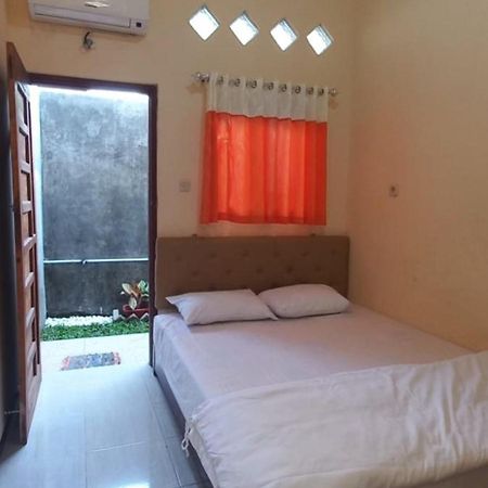 Angler Family Guest House Blitar Ngoại thất bức ảnh