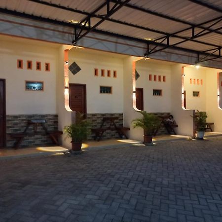 Angler Family Guest House Blitar Ngoại thất bức ảnh