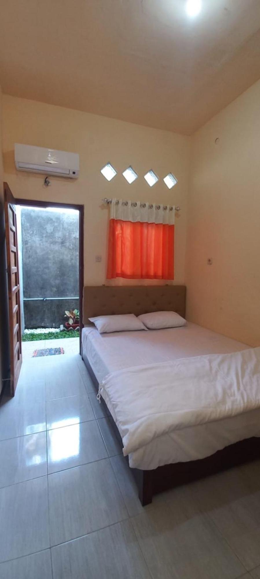 Angler Family Guest House Blitar Ngoại thất bức ảnh