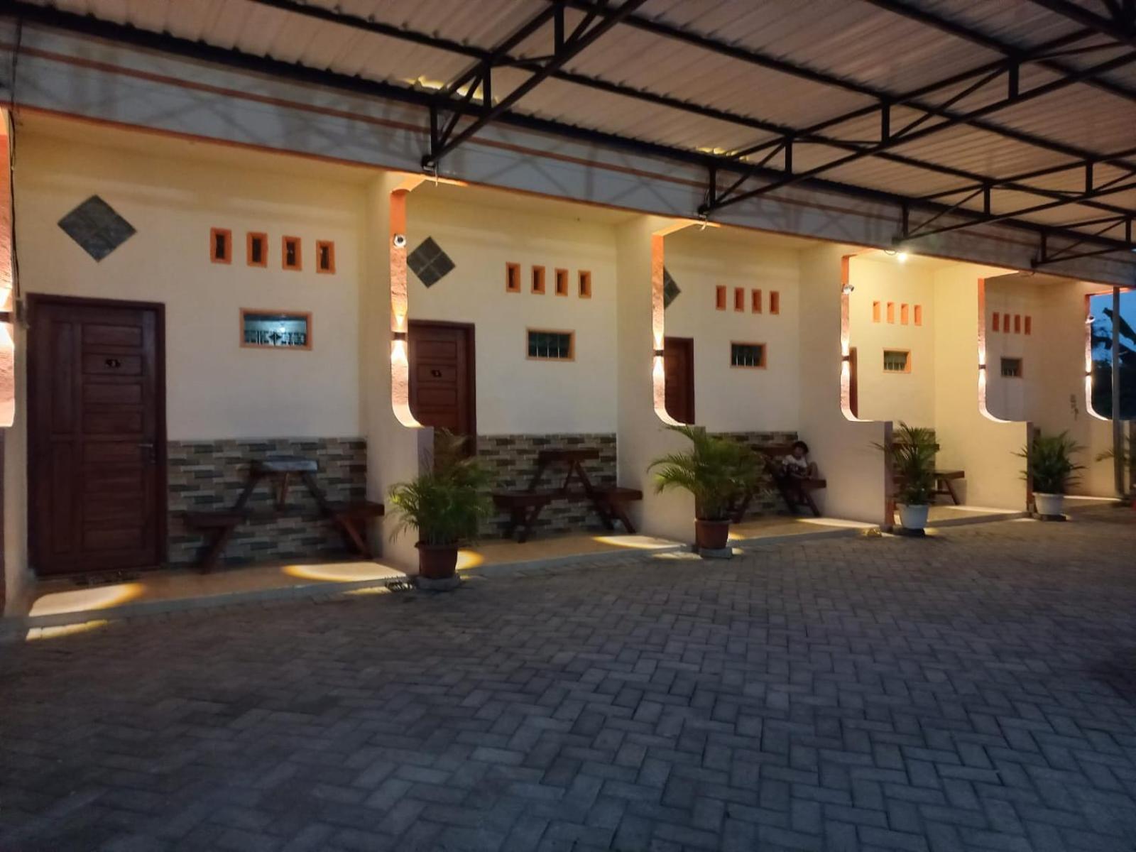 Angler Family Guest House Blitar Ngoại thất bức ảnh